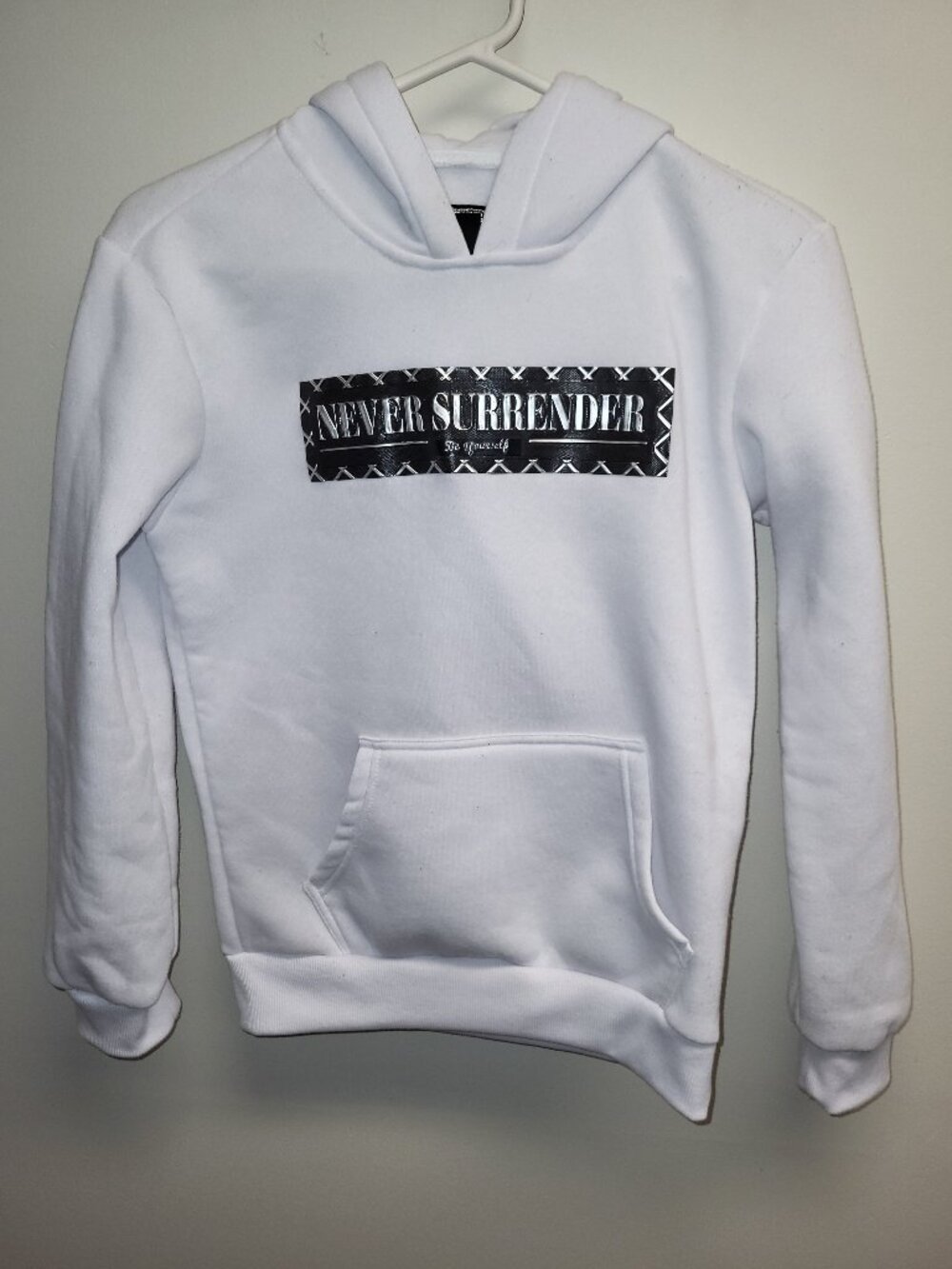 CR24 Chromeedge "Never Surrender" White Graphic Hoodie Sweatshirt Size 10-12